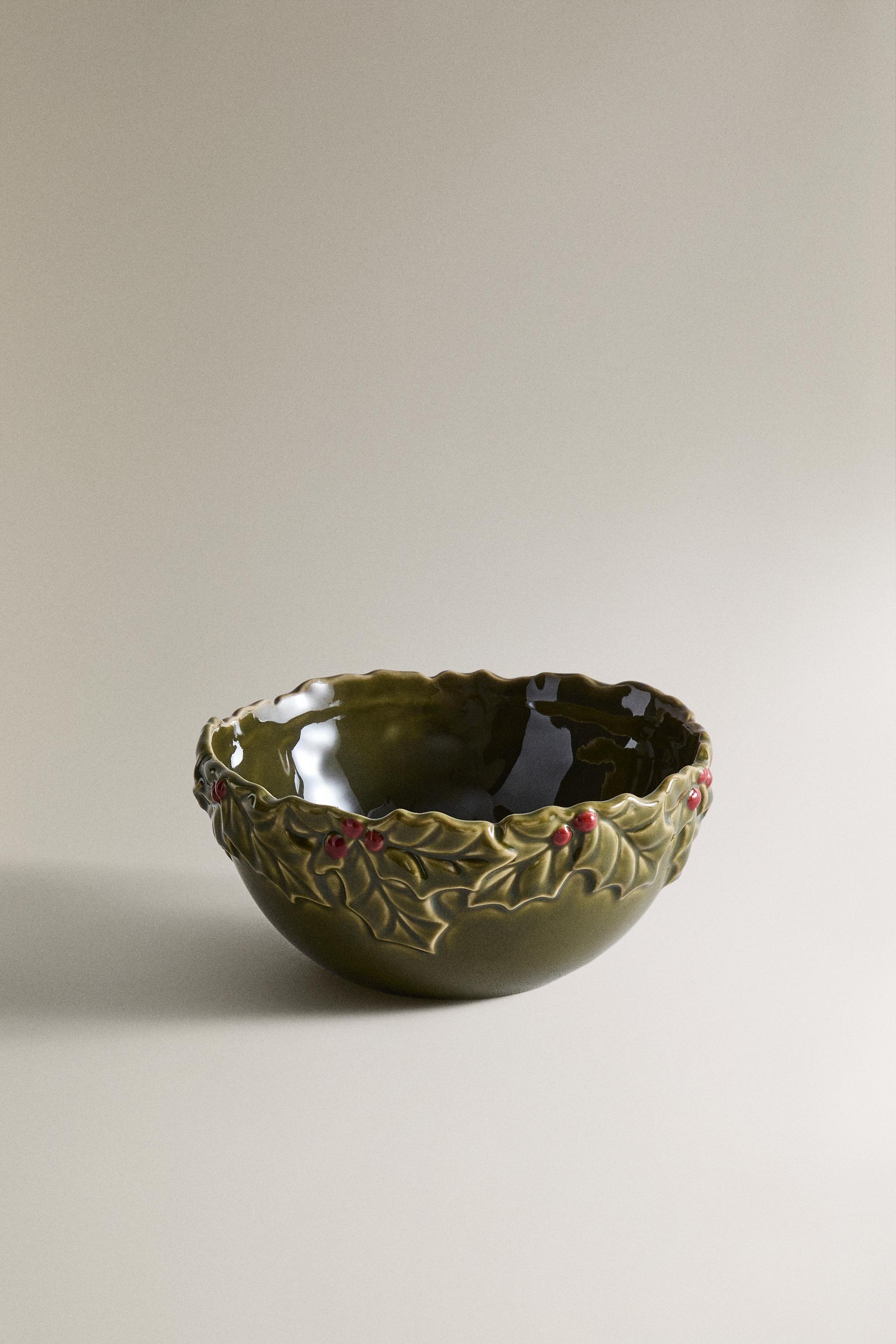CHRISTMAS HOLLY PORCELAIN BOWL